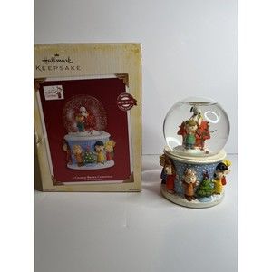 Peanuts A Charlie Brown Christmas Snow Globe Hallmark Keepsake Music Lights New